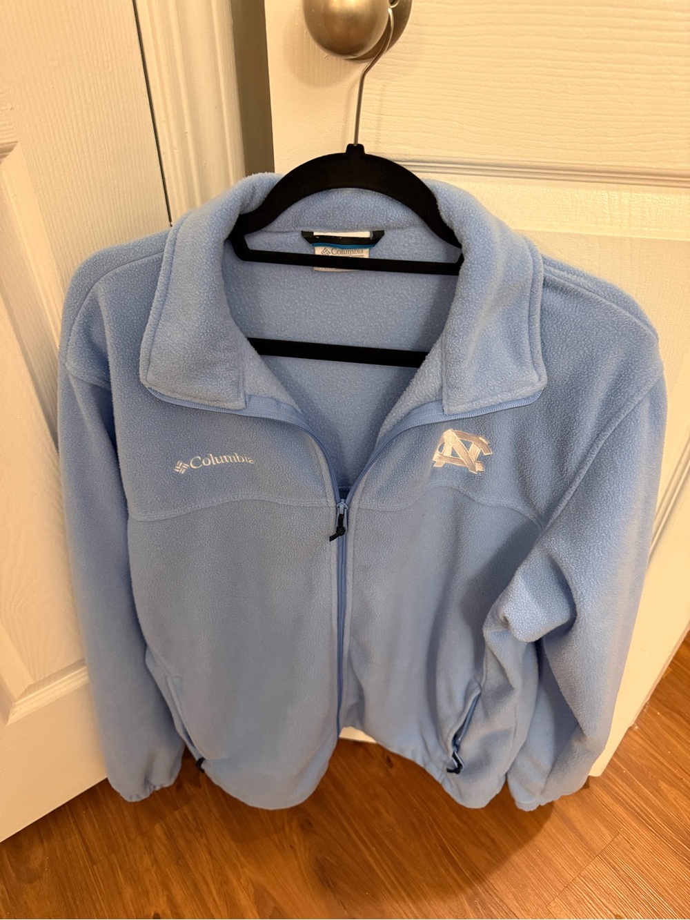 Columbia men’s Unc carolina Blue Fleece Jacket with UNC Logo. Full zip.